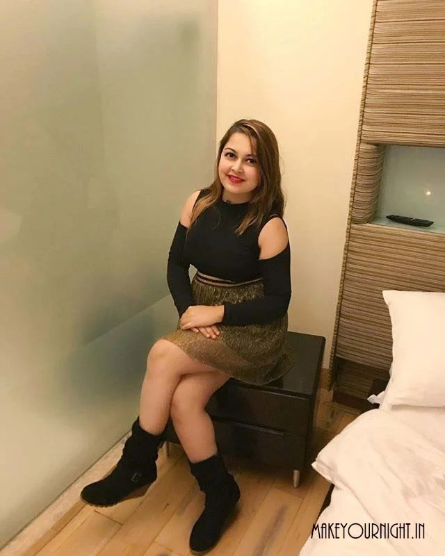 Suman-Housewife-escort-in-Delhi-4